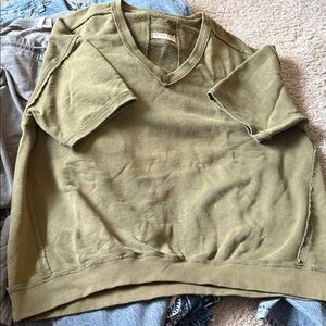 WE THE FREE // Olive Green V-Neck Sweatshirt